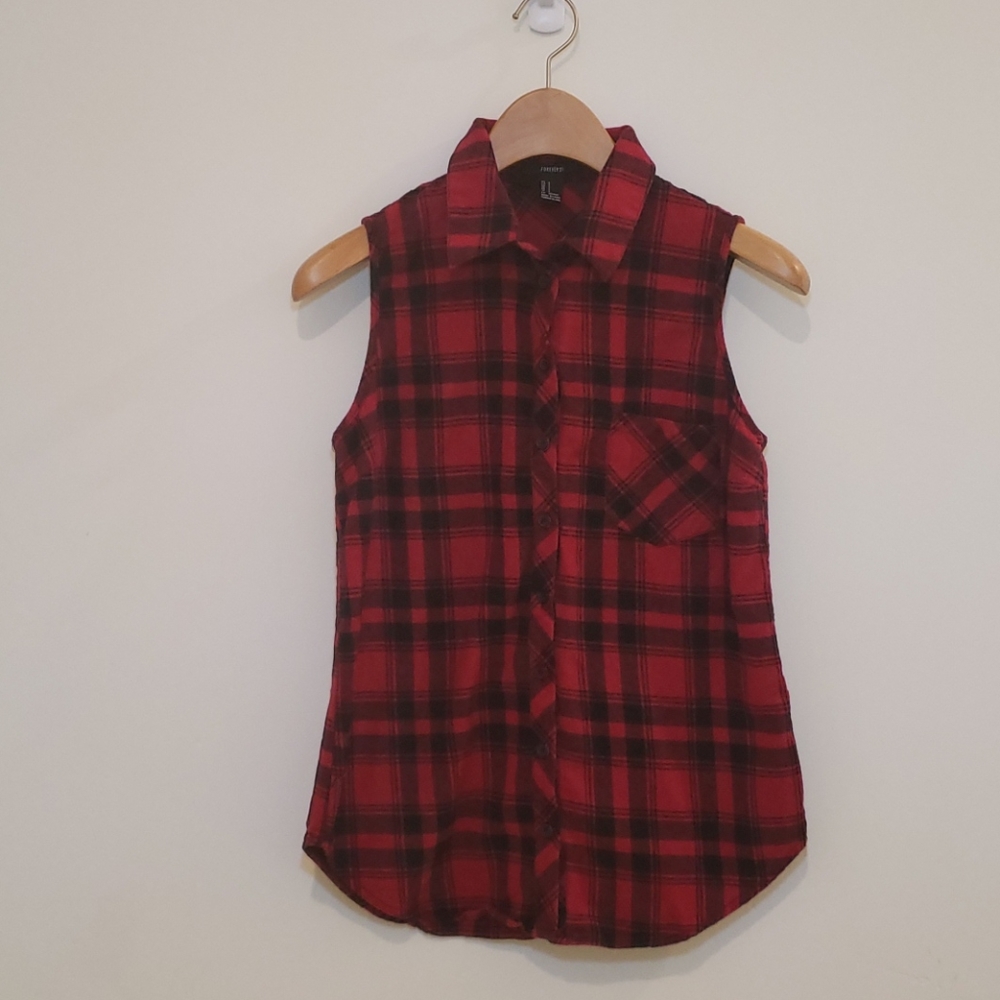 Forever 21 Sleeveless Buttodown